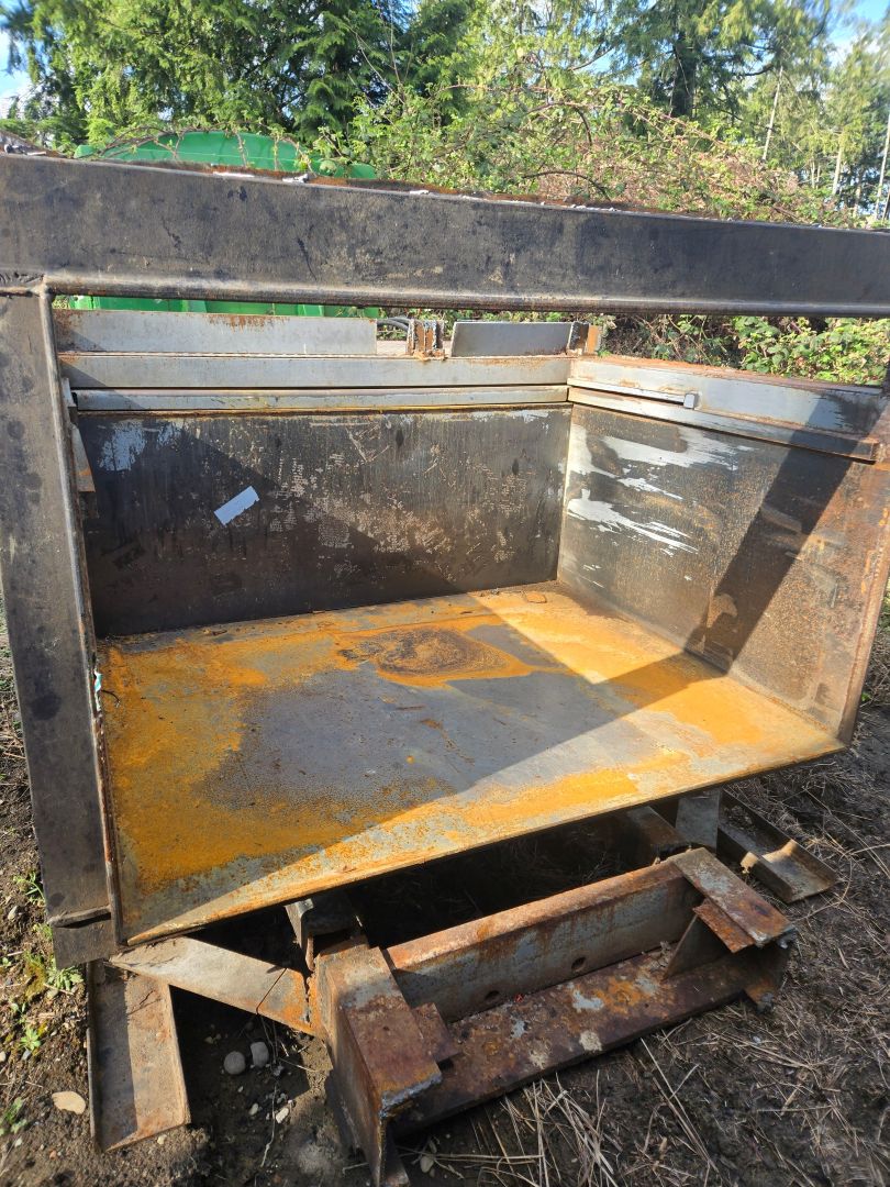 Used Reaction T200X Cross Cylinder Stationary Compactor with Reciever Box
