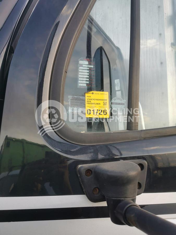 Used 2016 Freightliner M2-106 Flat Deck Truck