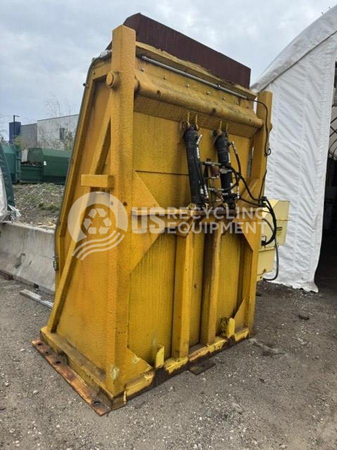 Used Unknown Manufacturer Used 3,000 lb. Hydraulic Gaylord Tippers