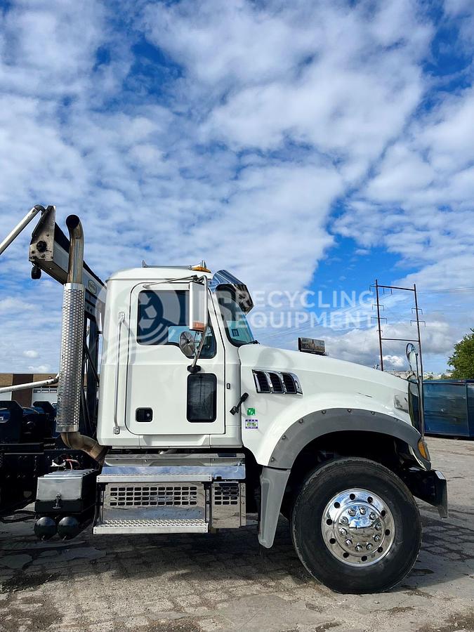 Used 2019 Mack GR-64F Tri-Axle Roll-off