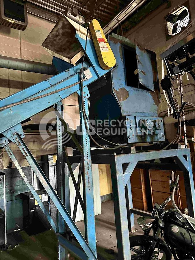 Used Unknown Manufacturer: Used ST-DS 50 Dual Shaft Shredder w/Cleated Conveyor