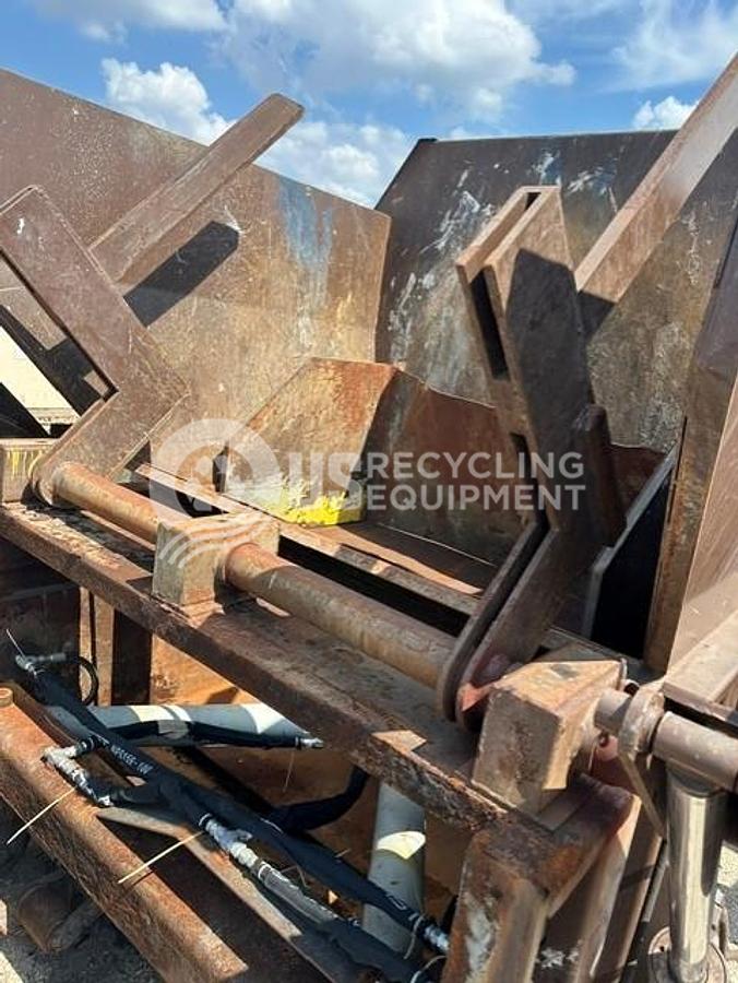 Refurbished 2018 Marathon RJ-250 Self Contained Compactor