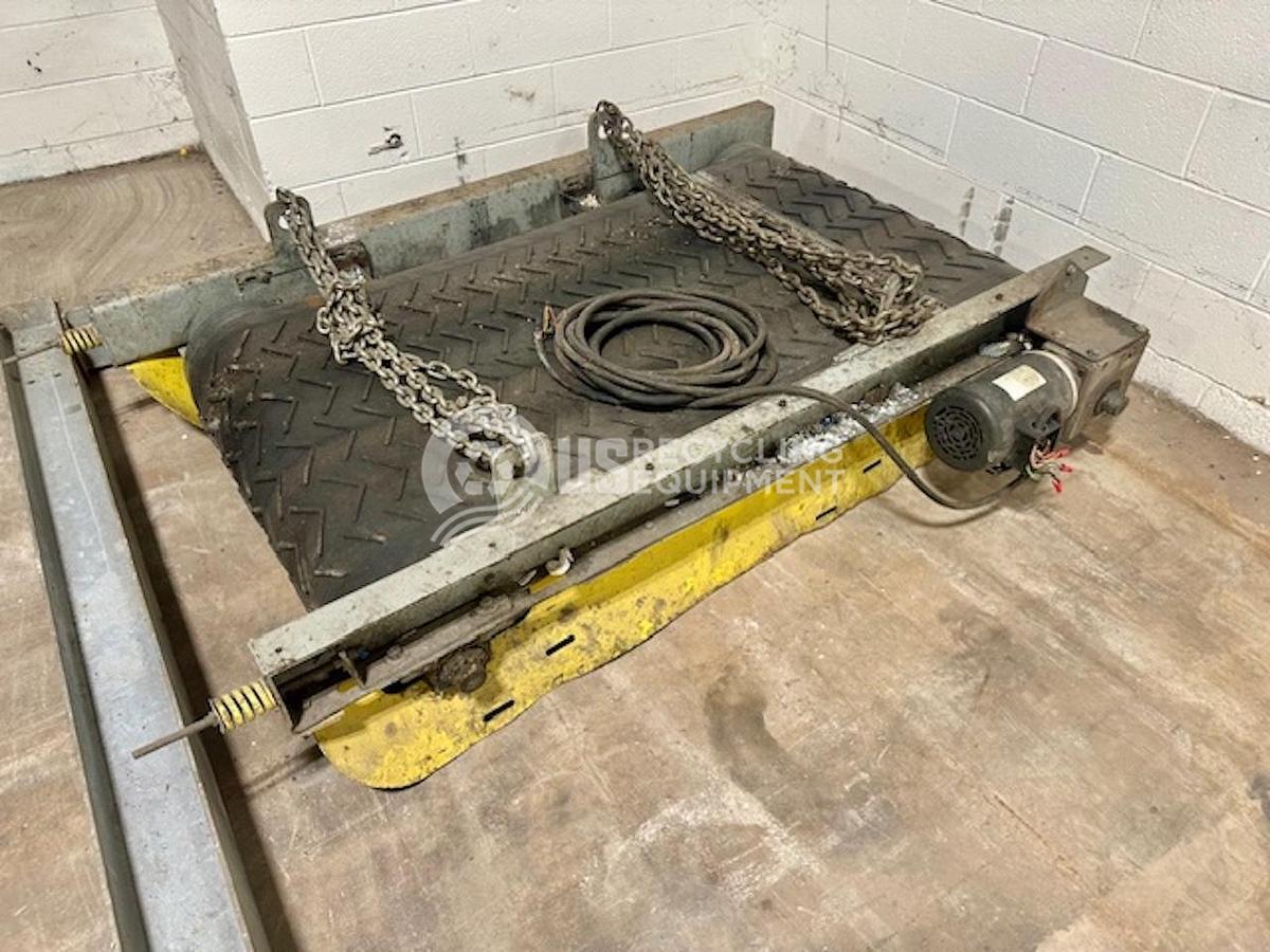 Used Unknown Manufacturer: Used 44" x 40" Crossbelt Magnet