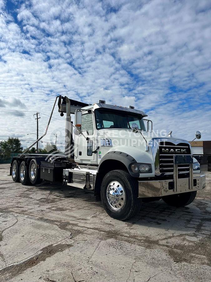 Used 2019 Mack GR-64F Tri-Axle Roll-off