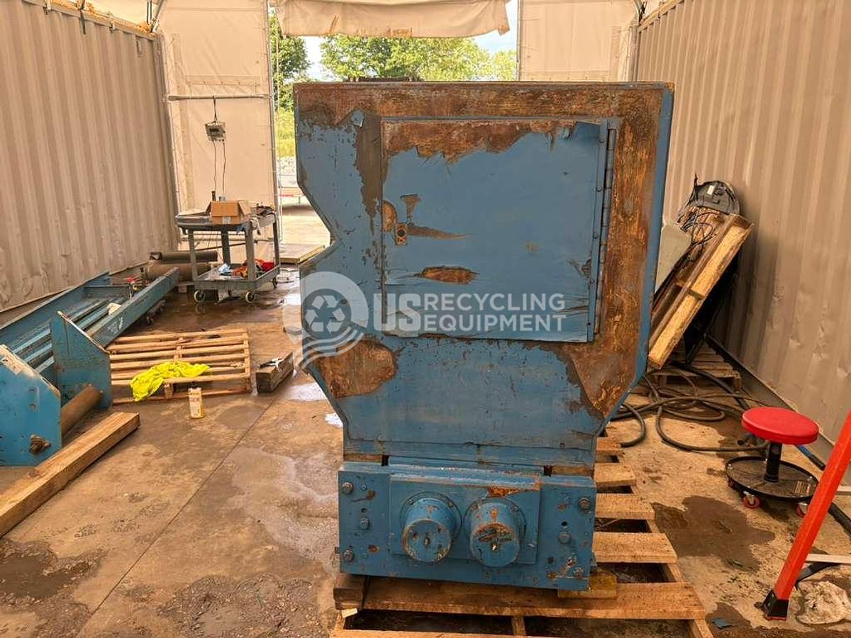 Used Shred Tech ST-50 Dual Shaft with Conveyor