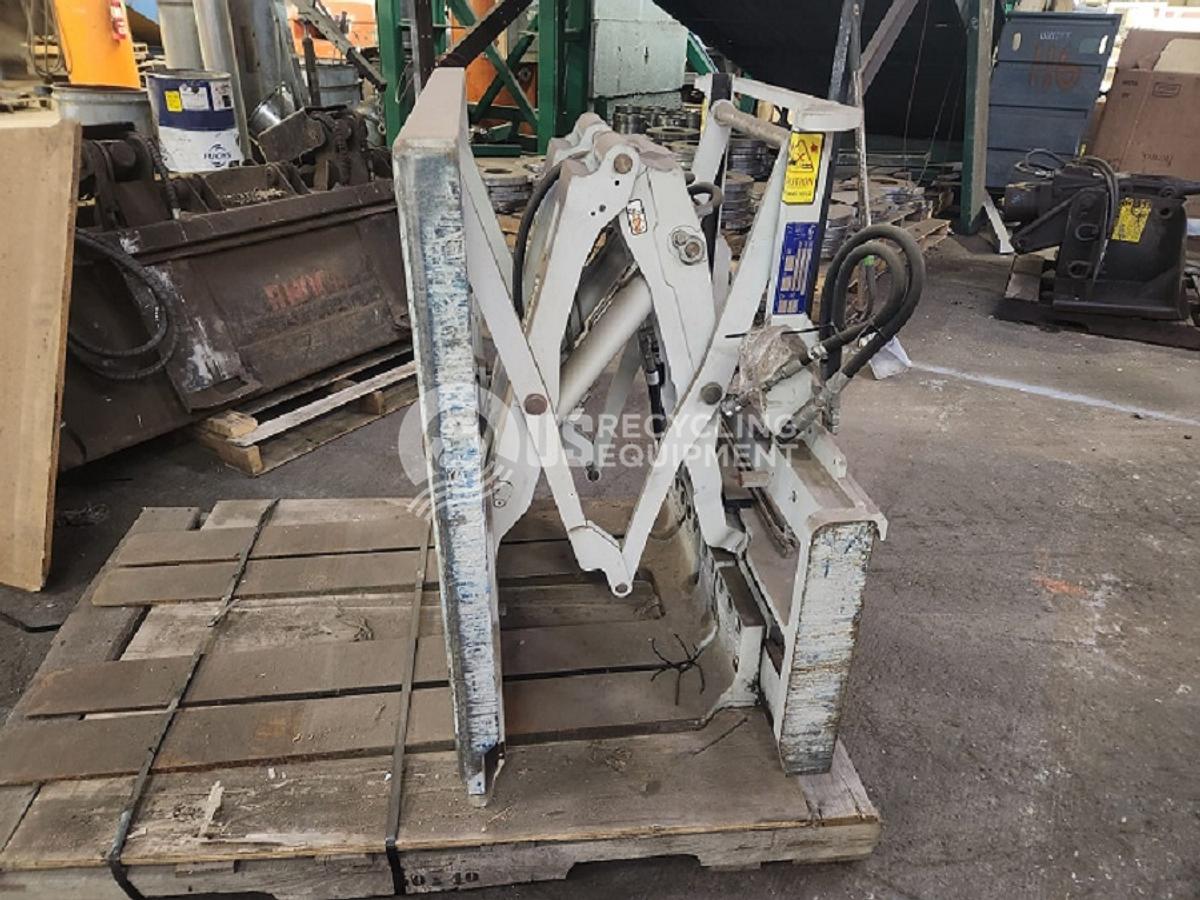 Used Cascade Mark 55 Push/Pull Forklift Attachment