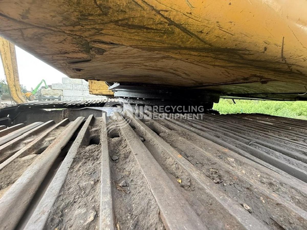 Used 2005 Hyundai 250LC Excavator with Grapple