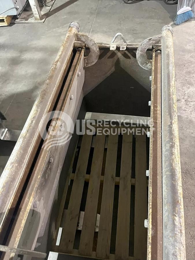 Used 2004 Shred Tech 75E Dual Shaft Shredder