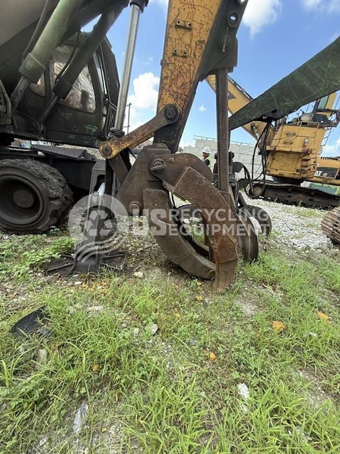Used 2005 Hyundai 250LC Excavator with Grapple