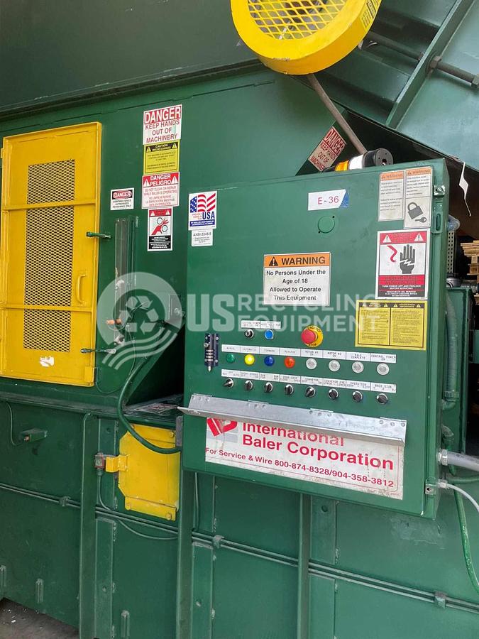 Used International Titan 6-EC Closed Door