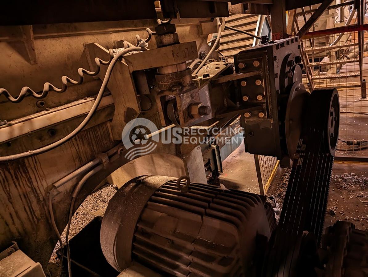 Used Retech Shredder/Granulator/Conveyor System