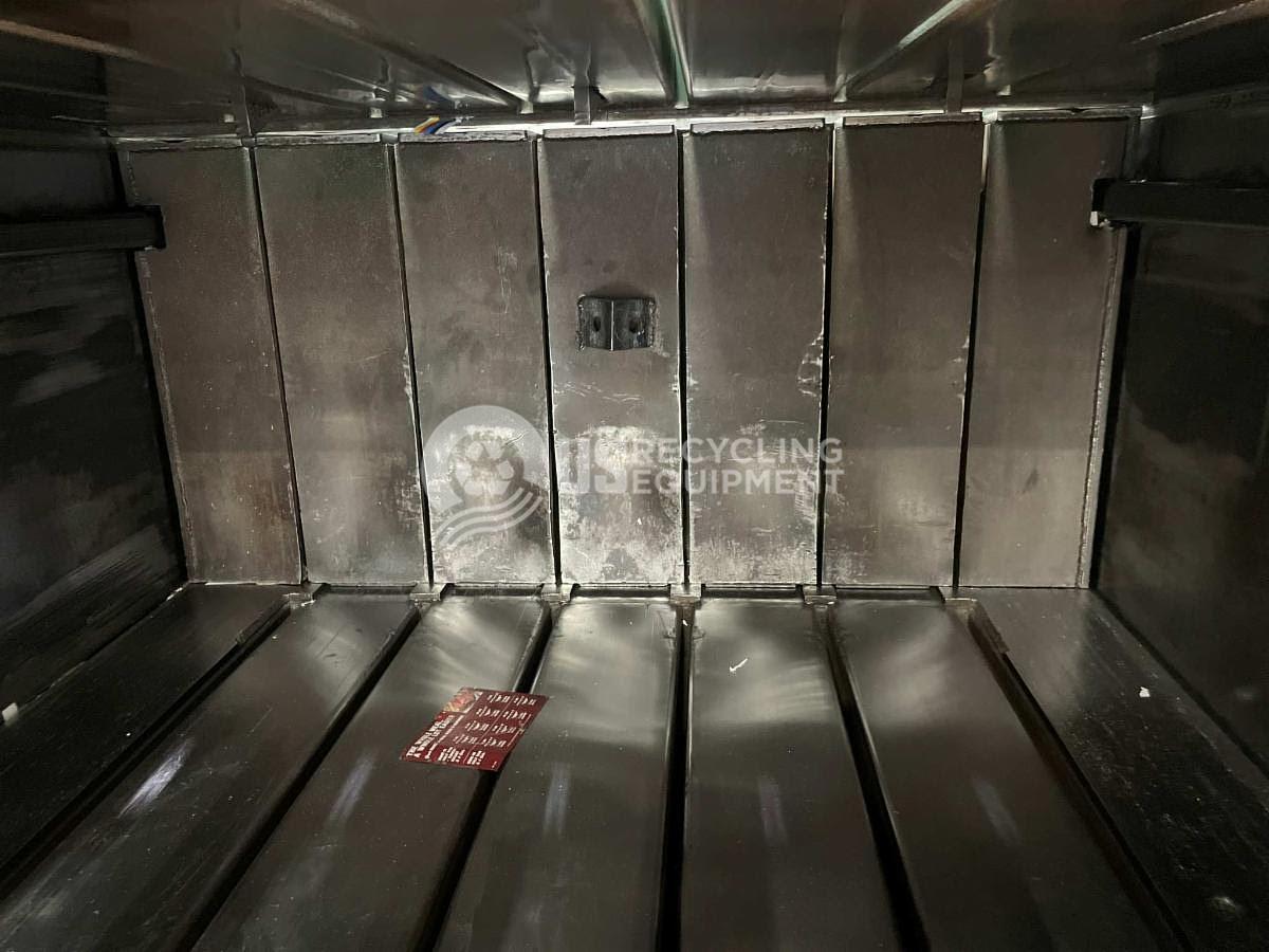 Used International Titan 6-EC Closed Door