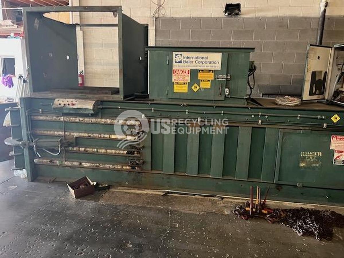 Used International Baler 1295 Closed Door Horizontal