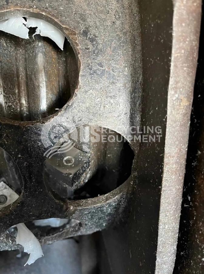 Used Shred-Tech A-570 Single Shaft Shredder & Infeed Conveyor