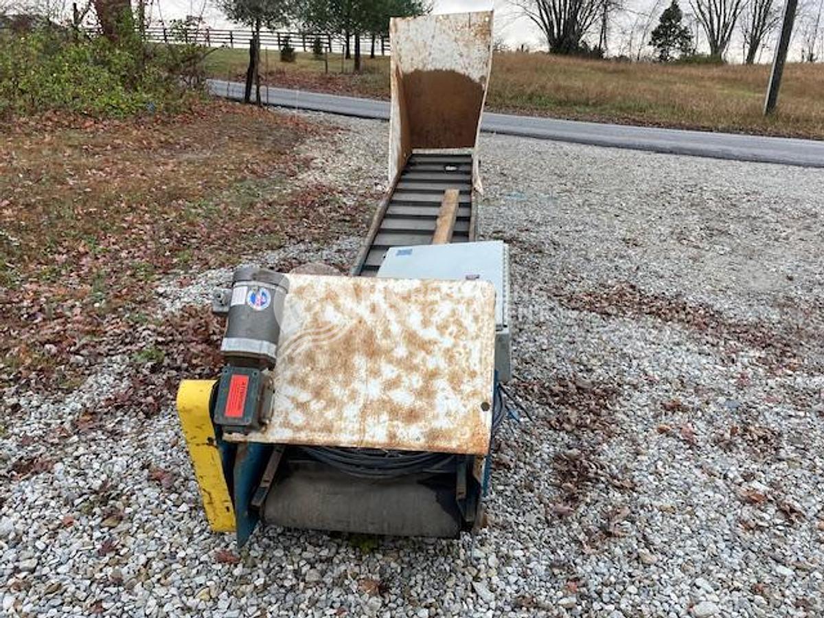 Used Shred Tech ST-50 Dual Shaft with Conveyor