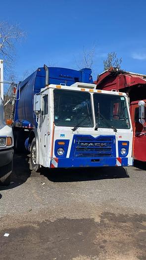 Used 2010 Le Mack Rear Load Truck McNeilus Body