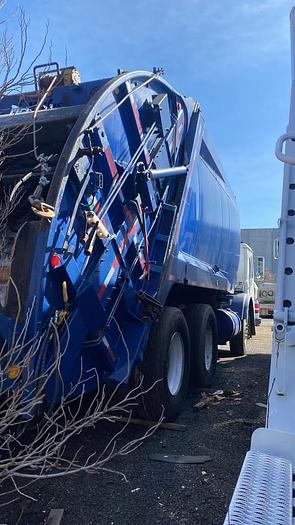 Used 2010 Le Mack Rear Load Truck McNeilus Body