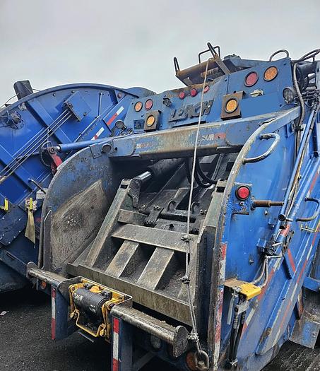 Used 2011 MRU Mack Rear Load Truck