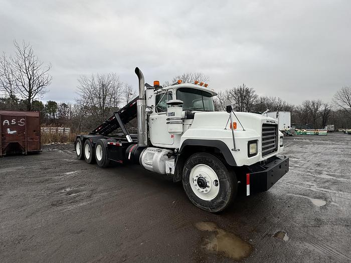 Used 2000 RD Mack Roll-Off Truck