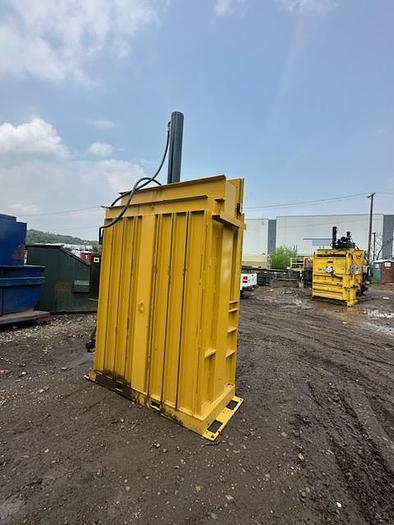 Refurbished HARMONY M60CB Vertical Cardboard Baler