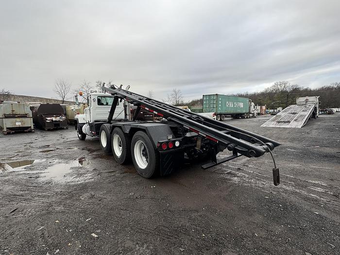 Used 2000 RD Mack Roll-Off Truck