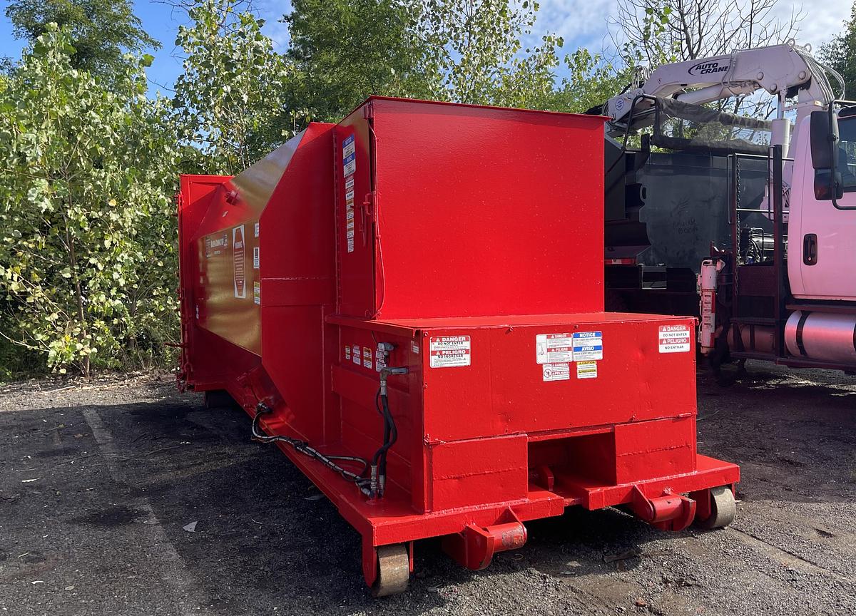 Used 20 yard Custom PTR Self-Contained Compactor Fully Operational