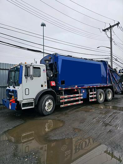 Used 2011 MRU Mack Rear Load Truck