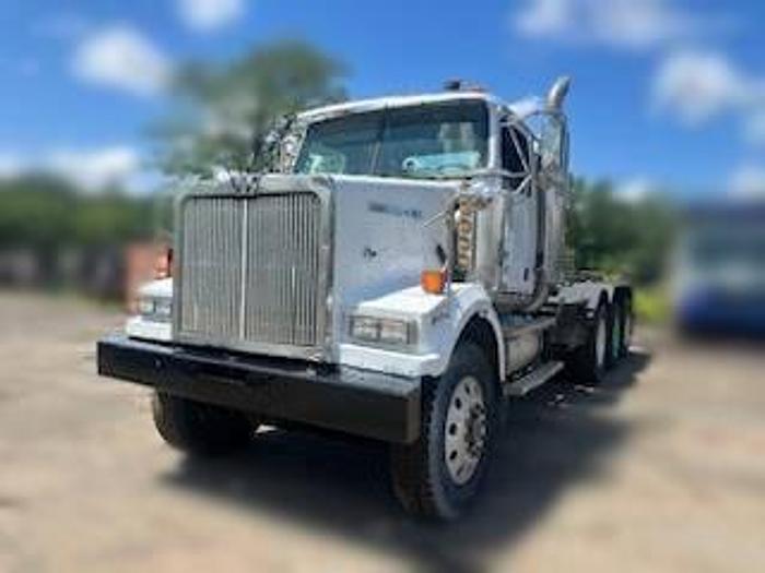 Used 2004 Western Star 4900 Series Roll Off Truck
