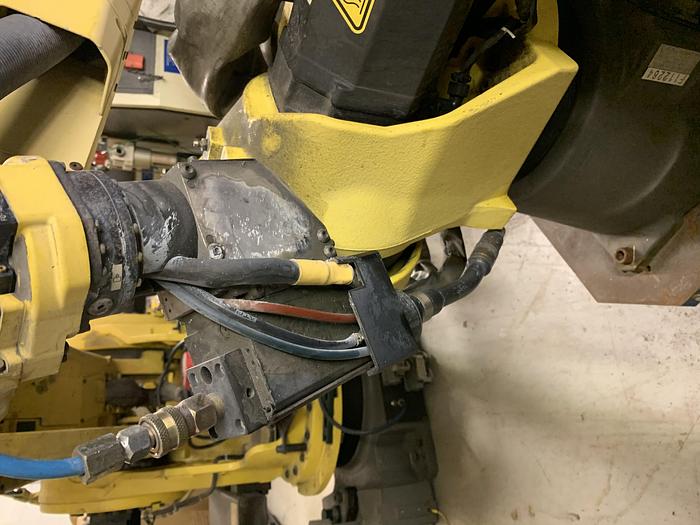 Used FANUC ARCMATE 120iC/10L 6 AXIS CNC MIG WELDING ROBOT WITH R30iA CONTROLLER