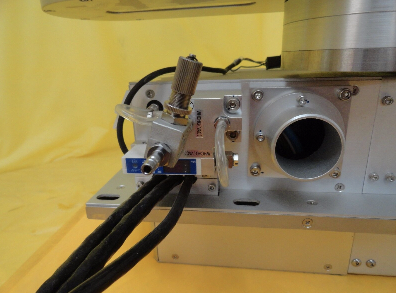 Used KAWASAKI NS110C-B001 Chuckbot Robot 4K192-238-3 NSR-S307E 300mm DUV As-Is