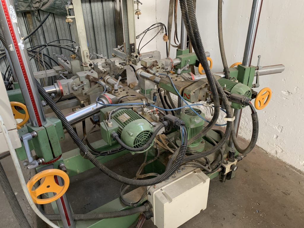 Usato Zigrinatrice foratrice per tressi di sedia