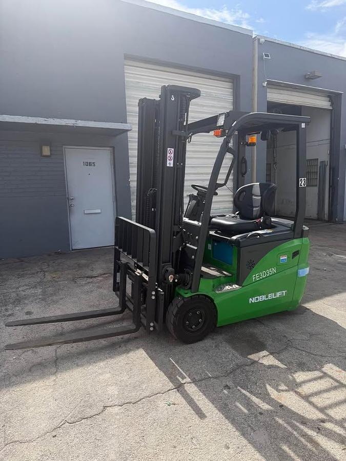 Lithium 3 wheel forklift Novlelift