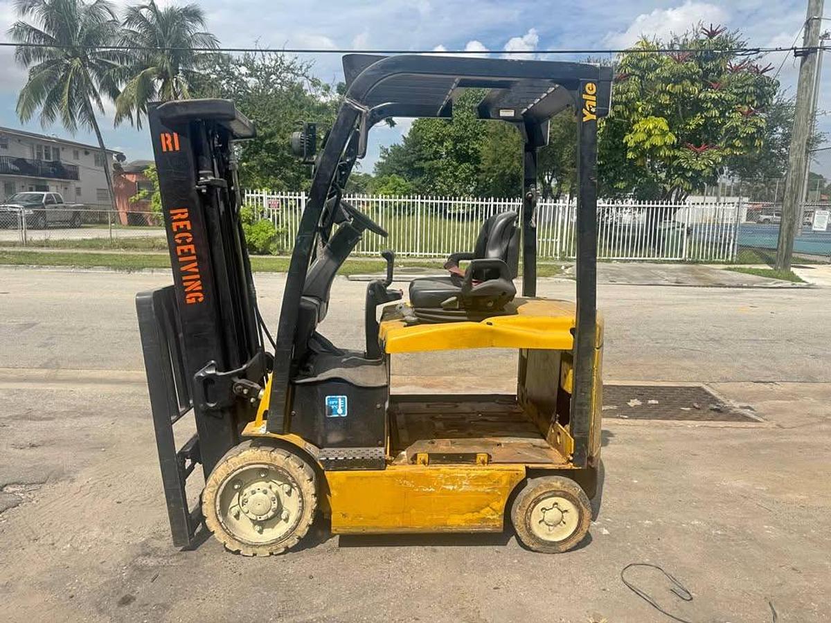 Used Yale electric forklift
