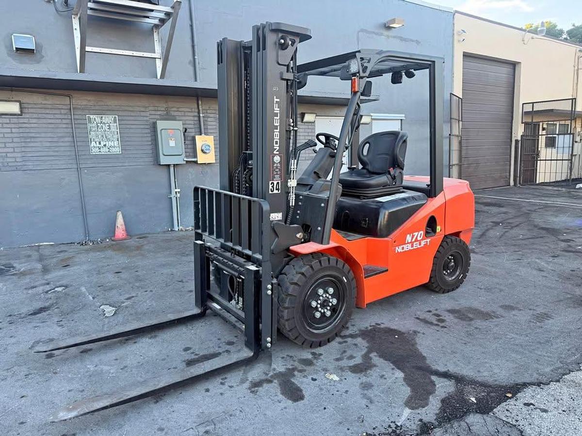 7,000 lb Diesel Forklift