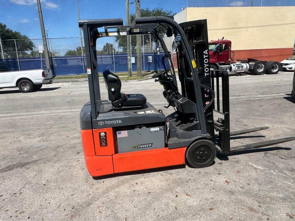 Used Toyota 3wheel 4,000 lb