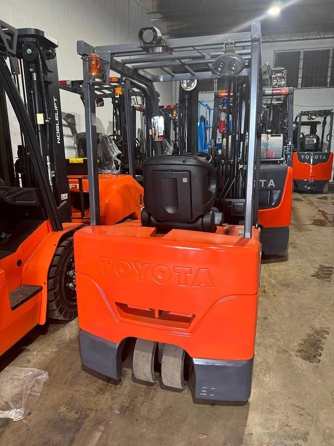 Used Toyota Electric forklift