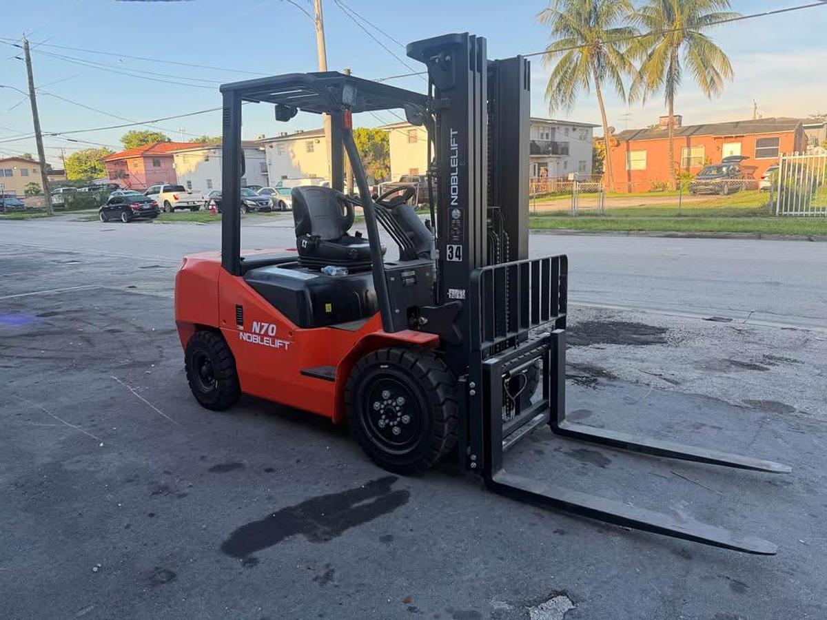 7,000 lb Diesel Forklift