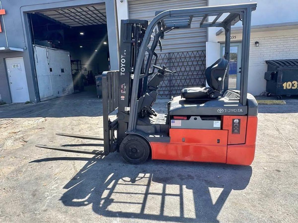 Used Toyota 3wheel 4,000 lb