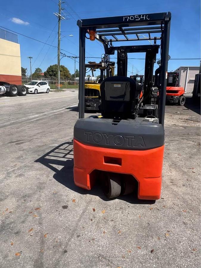 Used Toyota 3wheel 4,000 lb