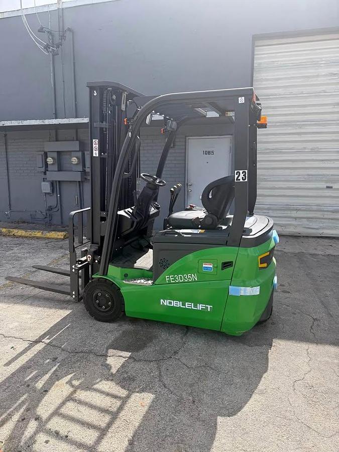 Lithium 3 wheel forklift Novlelift