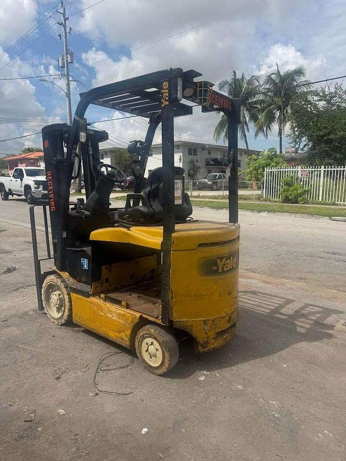 Used Yale electric forklift
