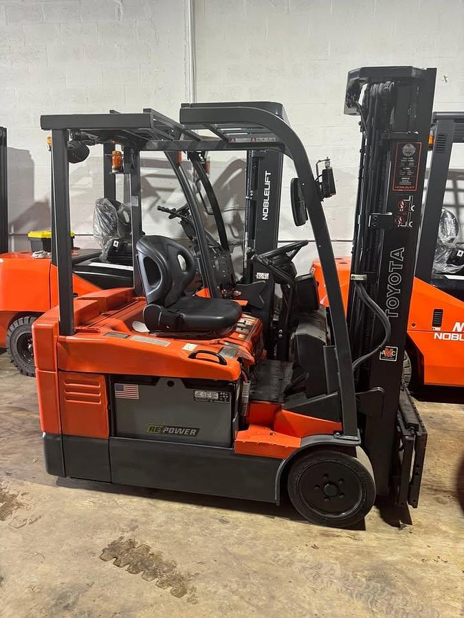Used Toyota Electric forklift