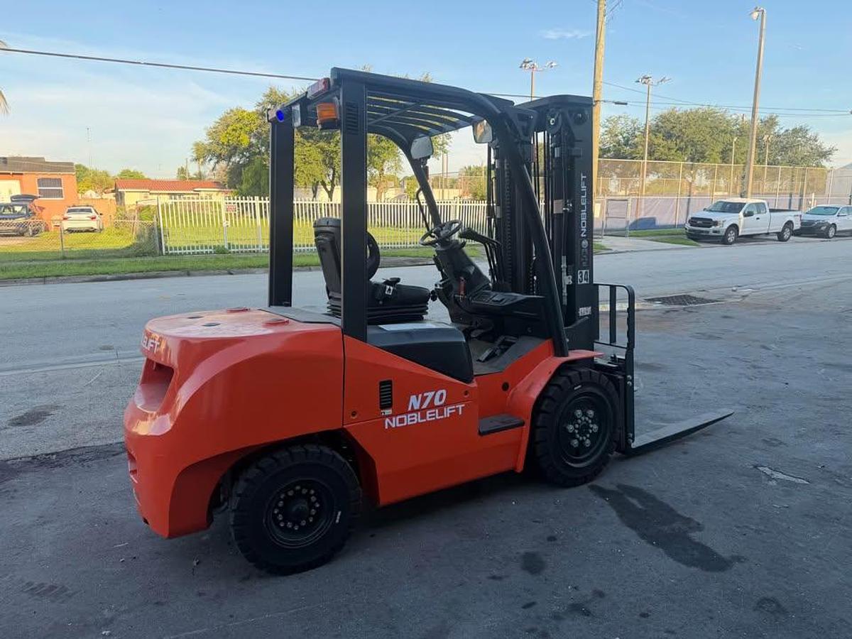 7,000 lb Diesel Forklift