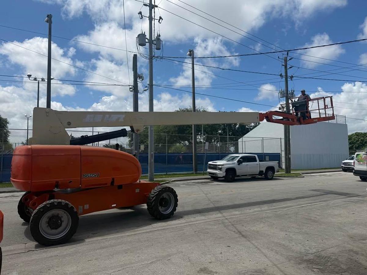 Used 2003 JLG 860sj