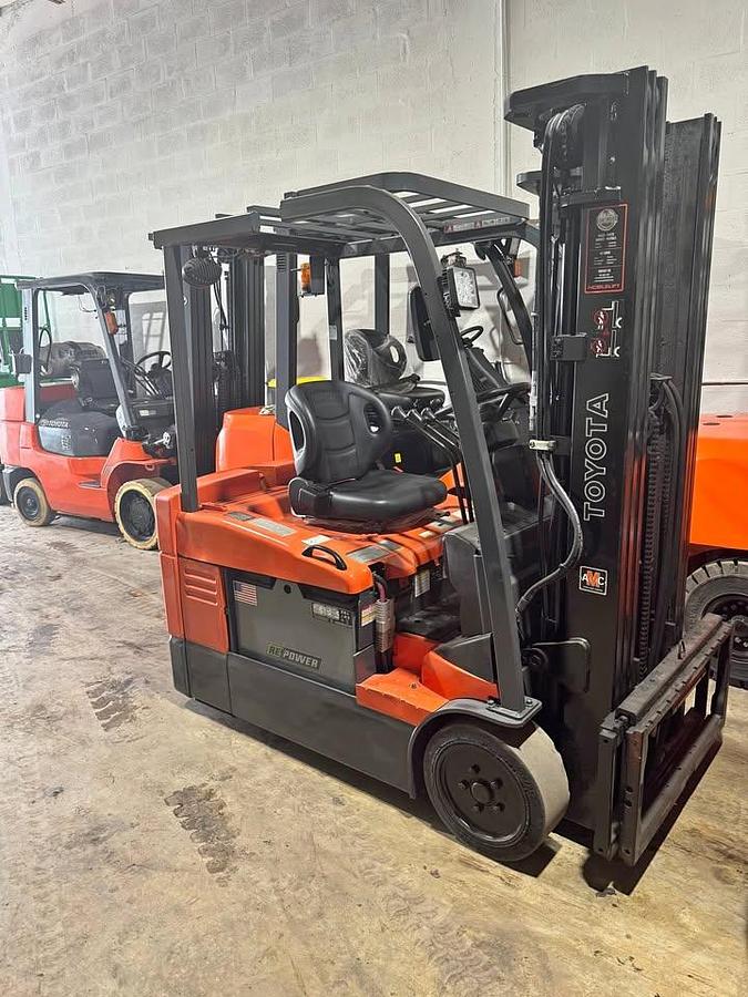 Used Toyota Electric forklift