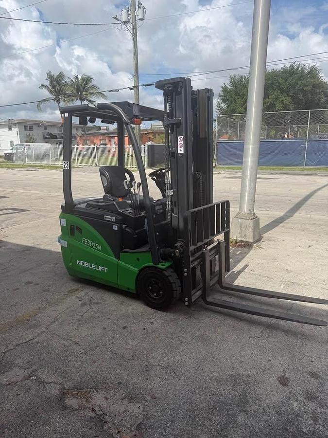 Lithium 3 wheel forklift Novlelift