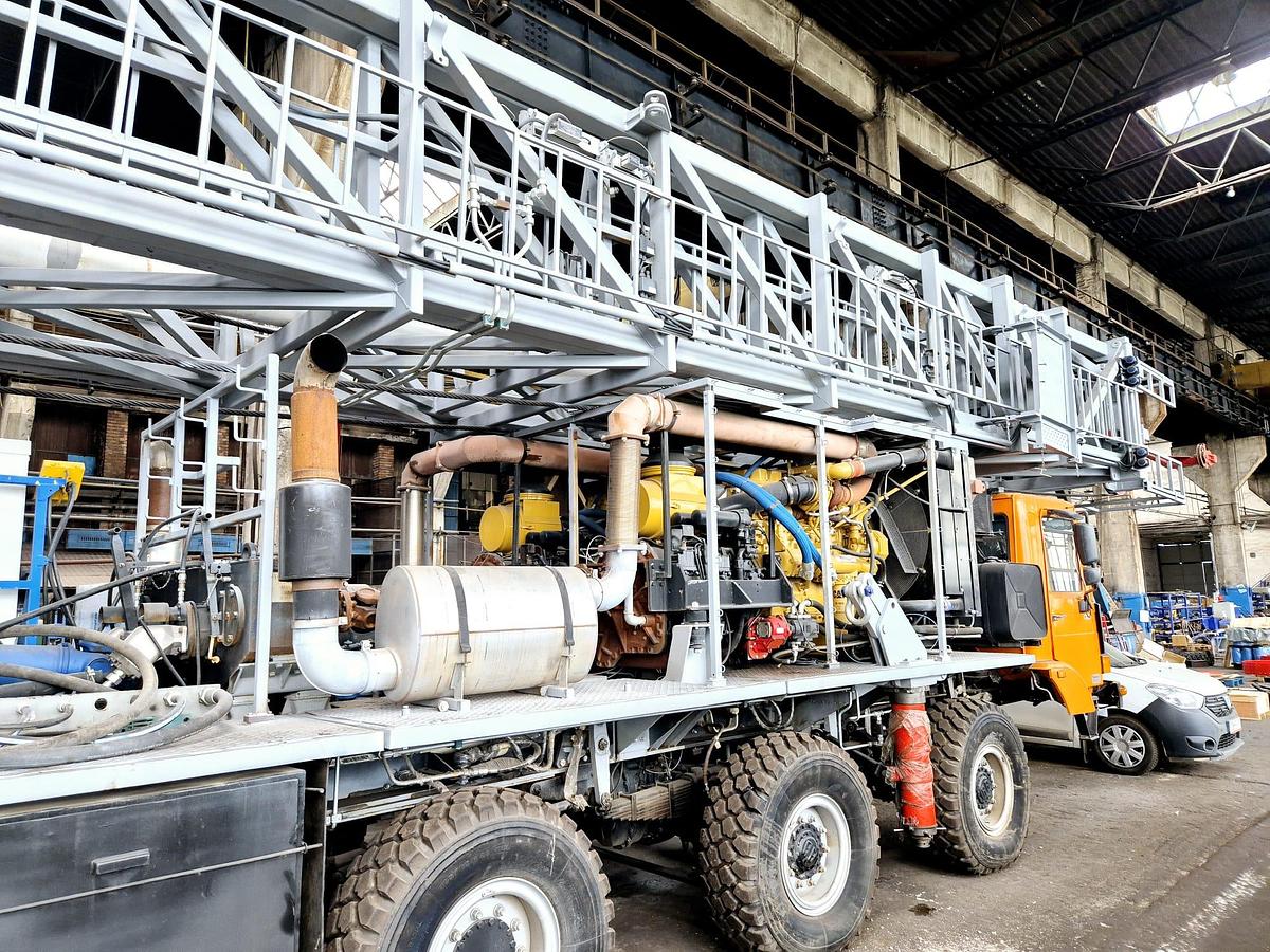 2026 built 1000 HP truck mounted 225t hook load rig.