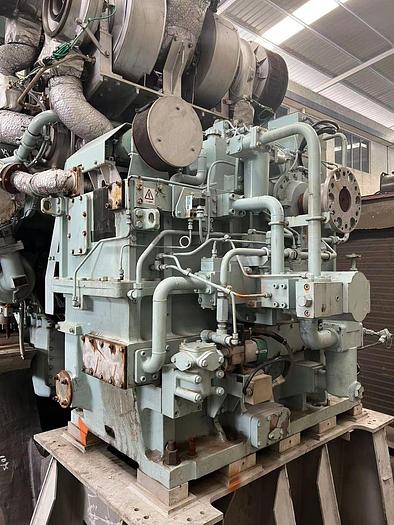 Niigata 16V20FX Marine generators Unused in Excellent condition with Hitachi gearbox