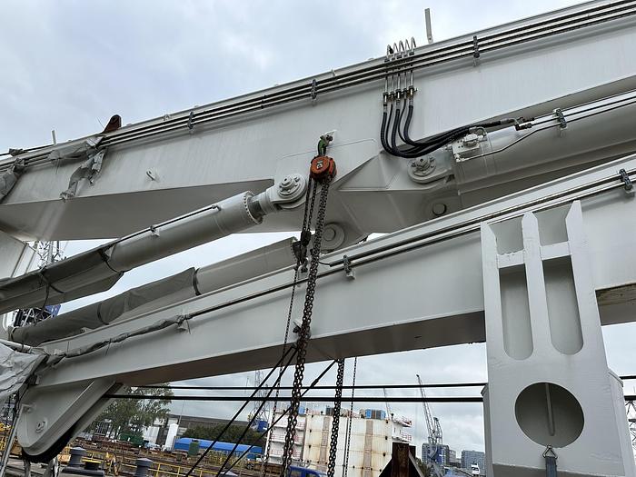 Knuckle-boom crane Sormec M650/EL 34 tons excellent condition.