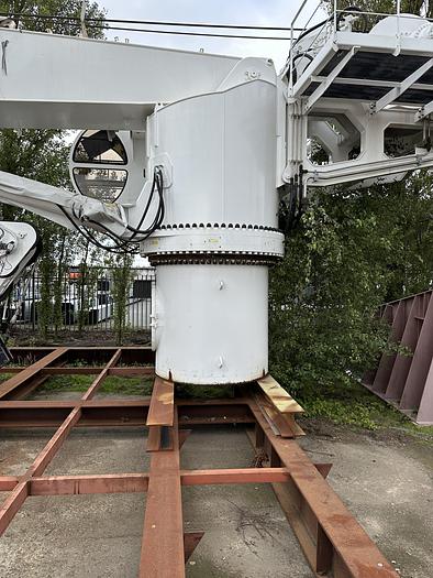 Knuckle-boom crane Sormec M650/EL 34 tons excellent condition.